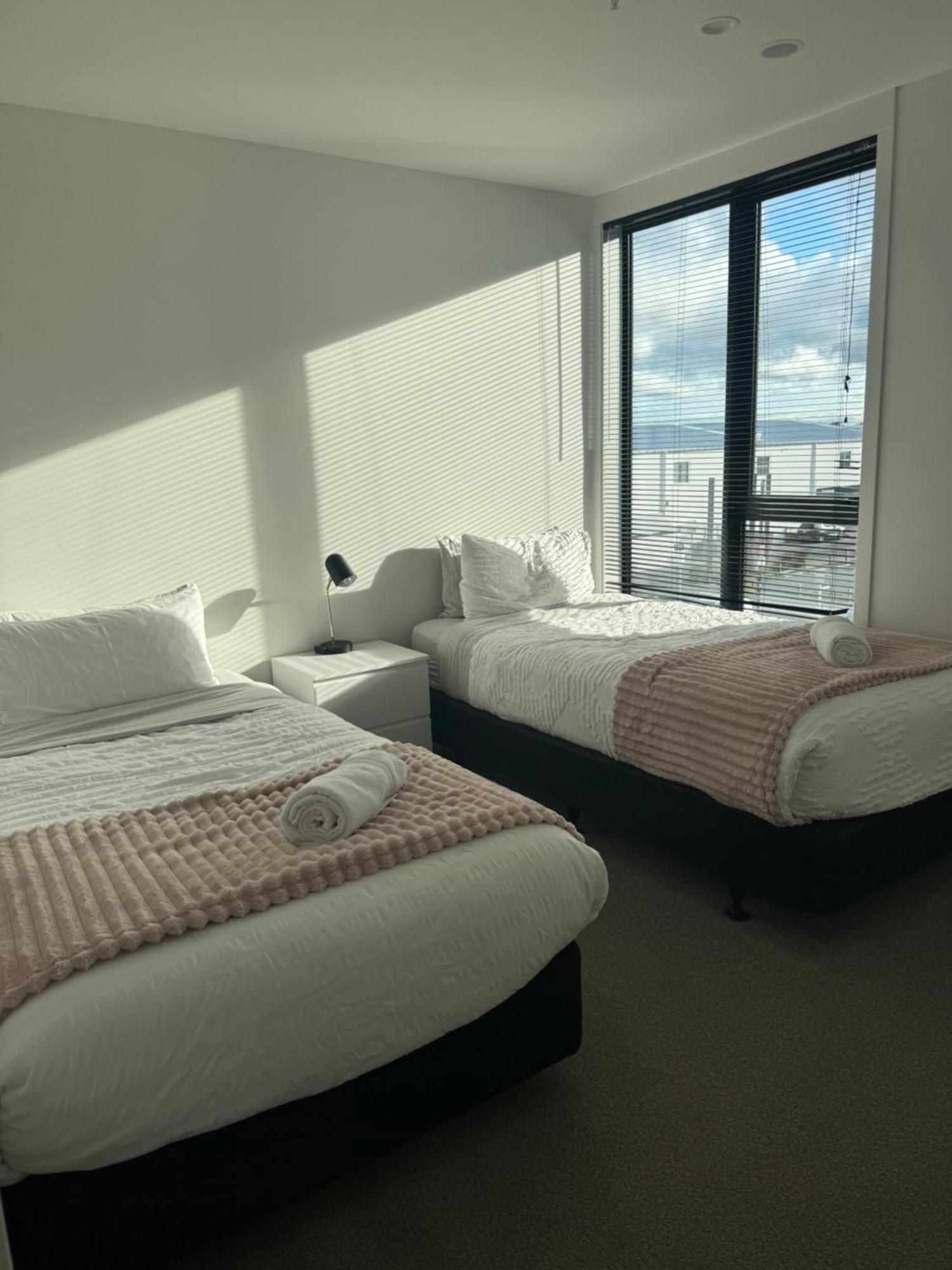 2 Bedrooms Apprtmt Plus Underground Parking In Cbd Christchurch Esterno foto